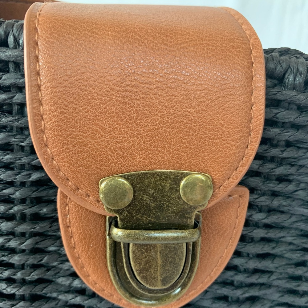 Billabong Purse Jabgibgi "Gimme Some" Straw Purse in Black - Picture 2 of 12